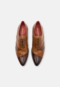 Melvin & Hamilton TONI 51 - Stringate eleganti - mid brown/tan/sand/wood/tan/red/natural/brown