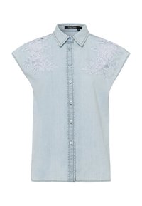 Hellblaues, kurzärmeliges Denim-Hemd mit Knopfleiste vorne und wei�ßer Blumenstickerei auf den Schultern. Glatte Textur, lässiges Design.