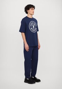 Versace Jeans Couture Triko s potiskem - blu
