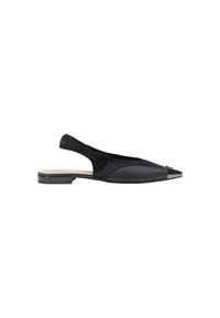 Ballerines noires à dos ouverts avec une tige en maille texturée, bout pointu et accents noirs brillants. Présentent un petit talon et un détail subtil sur le bout.