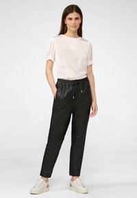Ricano EMILIA - Leren broek - schwarz