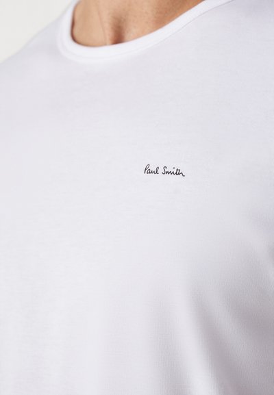 White short-sleeve t-shirt made of smooth cotton, featuring a round neckline and a small, black "Paul Smith" signature logo on the chest.