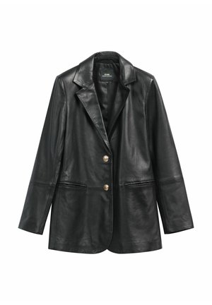 Czarna skórzana marynarka z wyciętymi klapami, dwoma złotymi guzikami i dwoma przednimi kieszeniami z rozcięciami, prezentowana na białym tle.