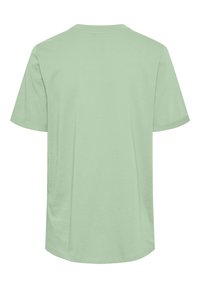 T-shirt a maniche corte in cotone verde chiaro, con scollatura rotonda e vestibilità comoda, caratterizzata da una texture liscia. Nessun logo o motivo visibile.