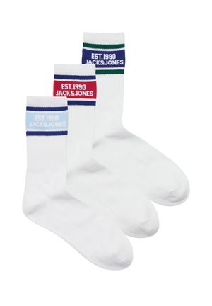Drie witte crew-sokken met strepen en de tekst "EST. 1990 JACK & JONES" in blauw, rood en groen op de boorden.