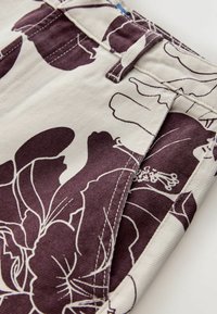 Unselected, ecru   burgundy floral