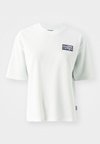 TRAIN TENNIS CLUB TEE - T-shirt med print - pale blue