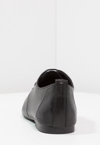 Tamaris Stringate - black