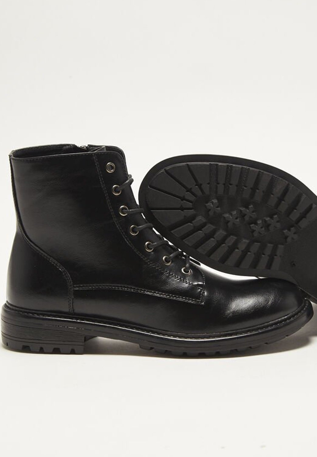 bata stivaletti stringati