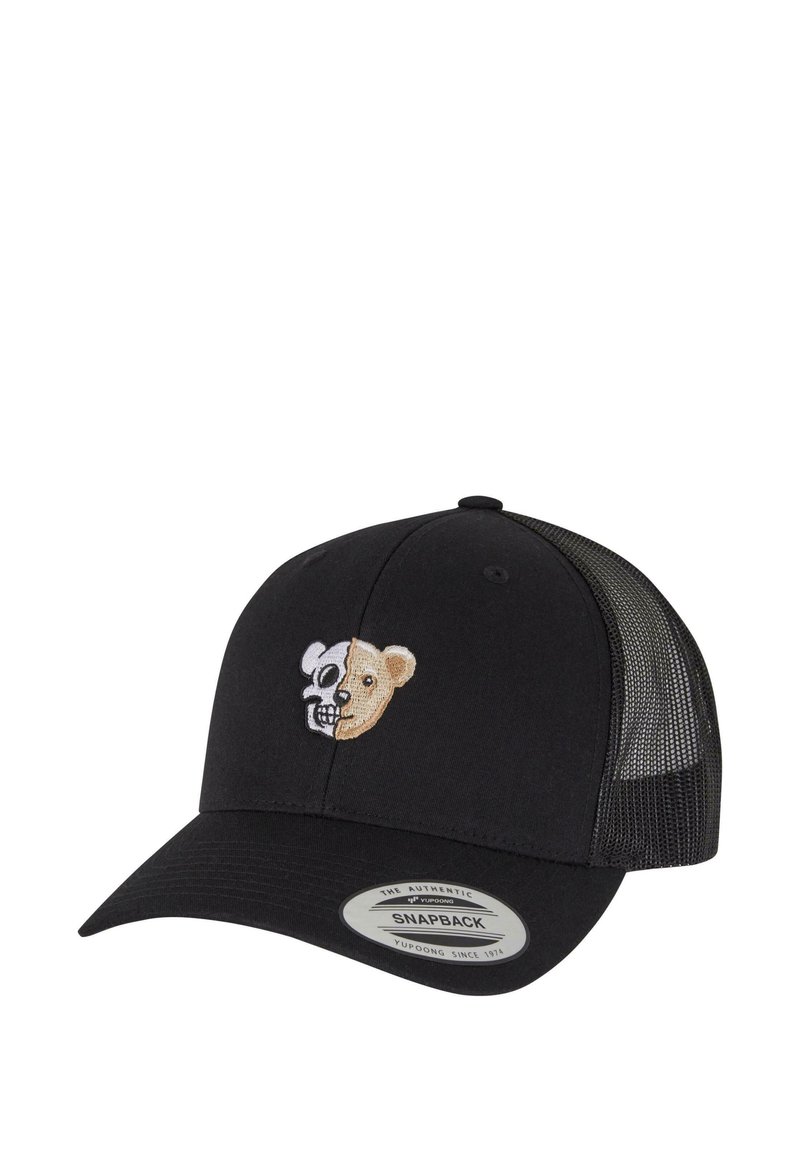 Svart snapback-cap med brodert design av et to-farget bjørneskalle og bjørneansikt. Mesh-bakside for god pusteevne.