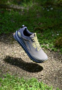 Altra LONE PEAK 9 - Bėgimo bateliai, skirti nelygiam paviršiui - dusty olive