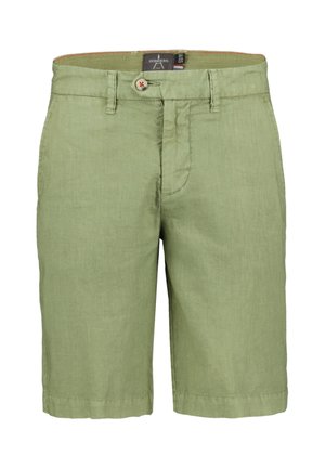 Lichtgroene knielange shorts met knoop- en ritssluiting, riemlussen en een klein merklabel aan de binnenkant van de tailleband.