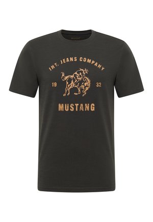 Schwarzes T-Shirt mit kurzen Ärmeln und einem braunen Vintage-Druck eines Reiters auf einem steigenden Pferd, Text "INT. JEANS COMPANY 1932 MUSTANG."