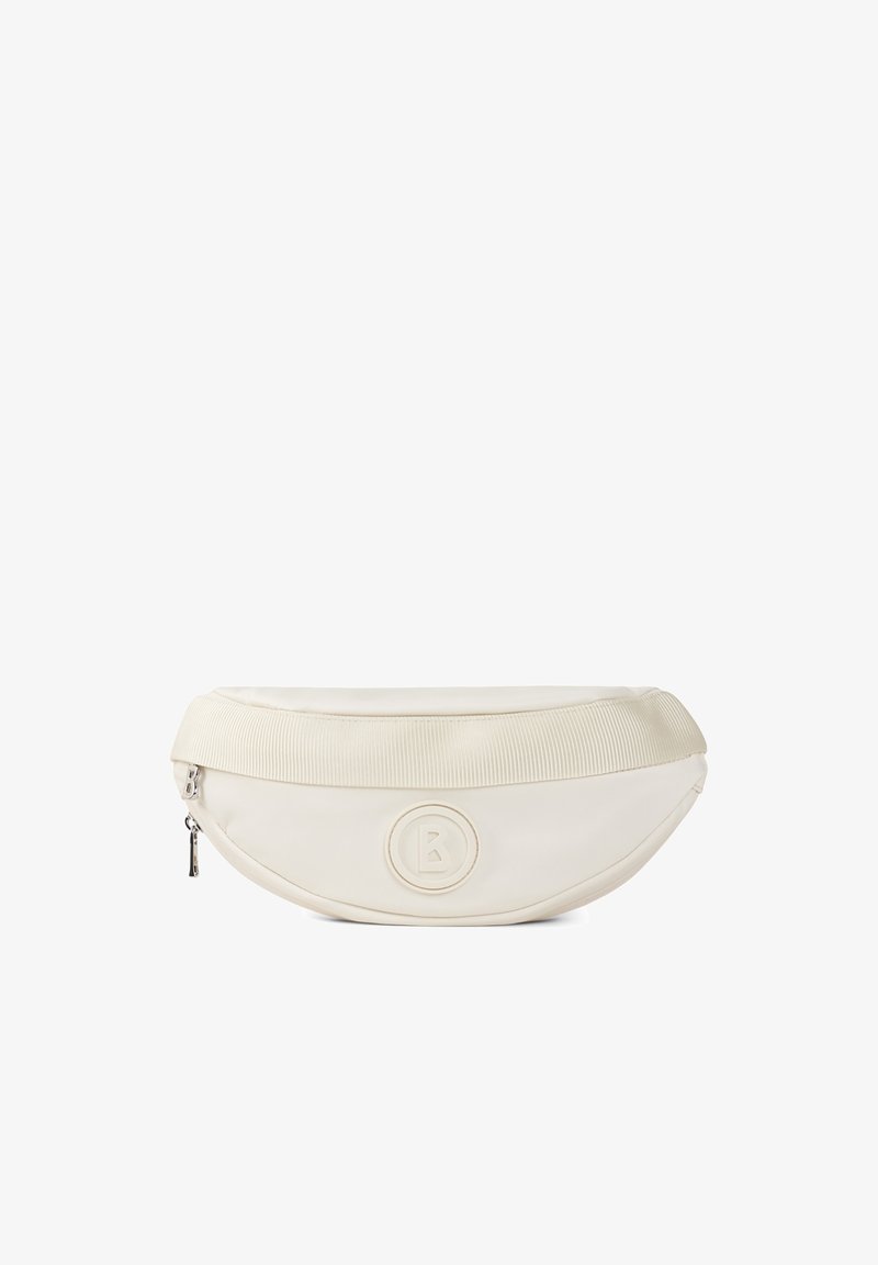 Banane blanche de style doudoune avec des accents nervurés, logo circulaire et fermeture éclair en métal argenté. Texture douce et lisse sur l'ensemble.