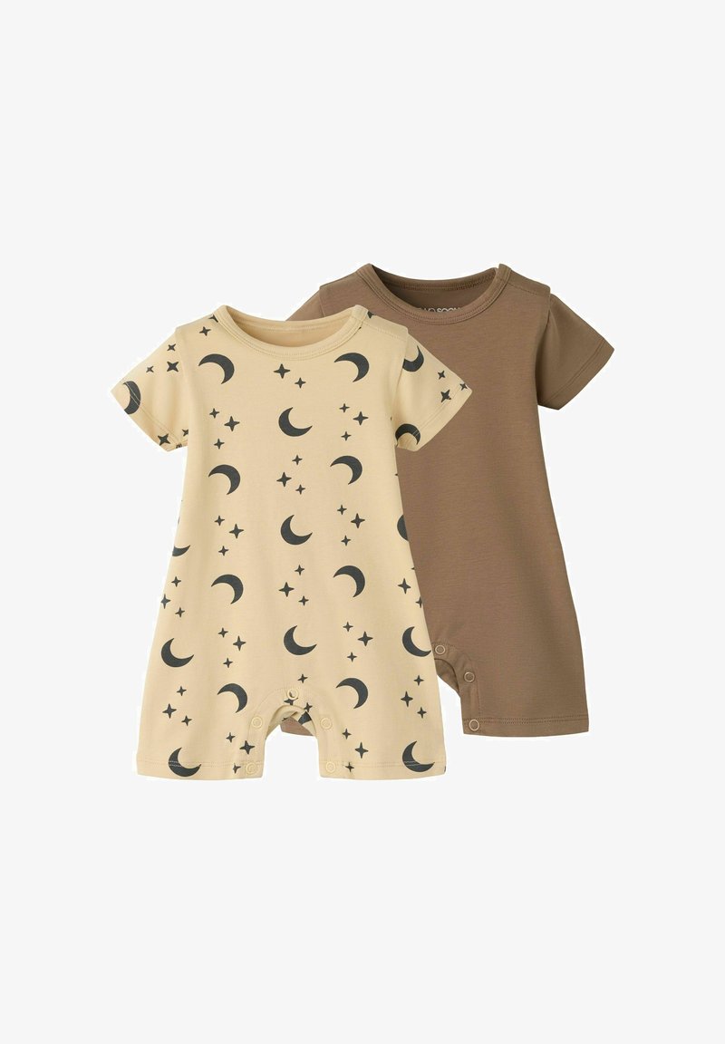 Deux grenouillères pour bébé à manches courtes, l'une beige avec des motifs de lune et d'étoiles noirs, l'autre unie marron, toutes deux à pression aux jambes.