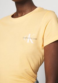 Calvin Klein Jeans MONOLOGO SLIM TEE 2 PACK - T-shirt básica - crushed orange/bright white