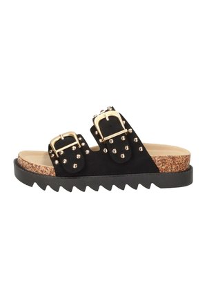 Sandalo nero slip-on con due fibbie dorate e borchie metalliche, plantare in sughero e suola in gomma nera dentellata.