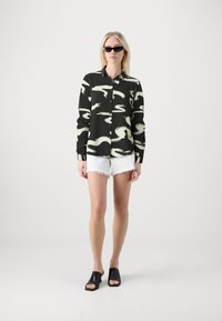 ONLY ONLNOVA LIFE LUX ROWE - Camicia - black