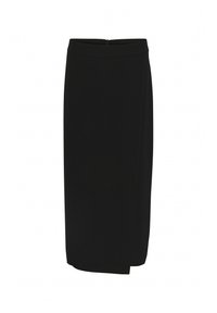 Jupe crayon noire en tissu lisse et extensible, dotée d'une fermeture éclair à l'arrière et d'une fente sur le côté pour plus de liberté de mouvement. Design simple et épuré.