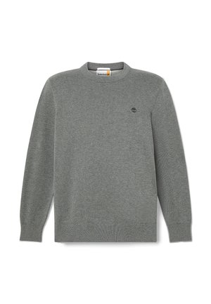 Suéter de punto gris con cuello redondo y mangas largas, logo de Timberland bordado en el lado izquierdo del pecho, y puños y dobladillo acanalados.