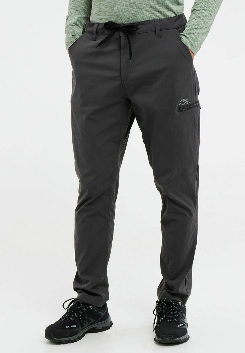 Lichte, donkergrijze broek met een elastische tailleband, trekkoord en ritszak. Gemaakt van soepele stof, geschikt voor buitenactiviteiten.
