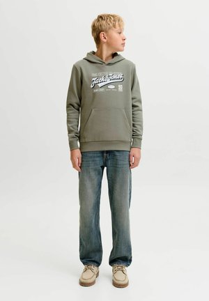 Jack & Jones Junior, JJELOGO SWEAT HOOD 2 COL AW26 SN JNR - Felpa con cappuccio - vetiver