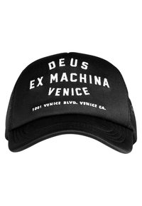 Gorra de béisbol negra con texto blanco que dice "DEUS EX MACHINA VENICE" y "1001 VENICE BLVD. VENICE CA." El texto es en negrita, con una visera curvada y lados de malla.