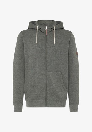 Grå zip-up hoodie med snor i huen, to frontlommer, ribbestrikkede manchetter og et læderlogo-patch på venstre ærme. Blød stof tekstur.