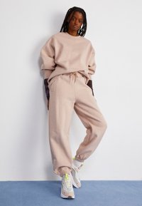 Jordan PANT - Pantalones deportivos - legend medium brown heather
