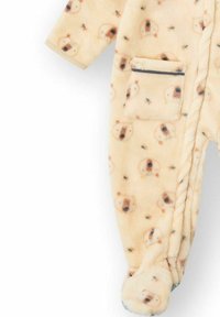 Body de bebé color beige suave con estampado de caras de oso, bolsillo delantero con cremallera, mangas largas y piernas cubiertas.