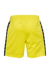 Gule atletikshorts med sorte og grå mønstrede sidelommer og elastisk taljebånd, set bagfra.