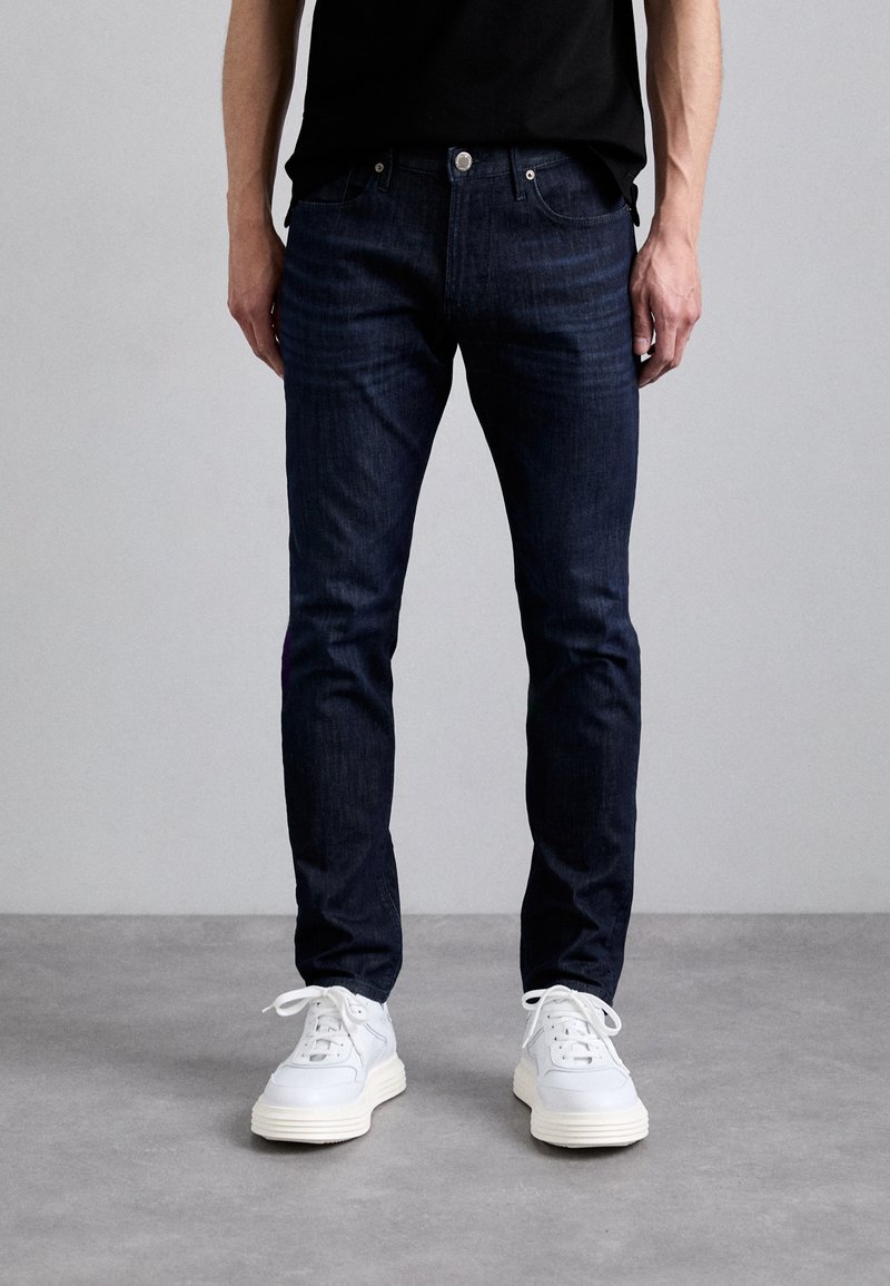 Emporio Armani Pieguloša piegriezuma džinsi - blue