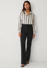Ellos Collection Overhemdblouse - cremefarbener schwarzer streifen