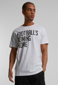 Merchcode FOOTBALL'S COMING HOME LOGO - Trükipildiga T-särk - white