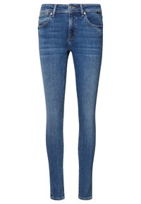 Vaqueros skinny de mezclilla azul. Presentan un diseño tradicional de cinco bolsillos con detalles de costura, cierre de cremallera y botón.
