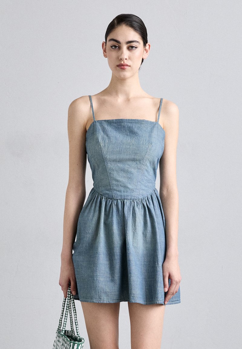 RE/DONE GATHERED DRESS - Haljina od trapera - paradise cove