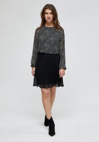 Minus MIRIKKA SHORT SKIRT - Plisirano krilo - black