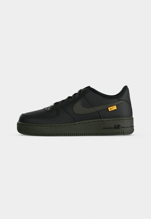 Nike AIR FORCE 1 TECH ESS UNISEX - Trainers - black/newsprint/metallic silver-coloured/laser orange — foto 2