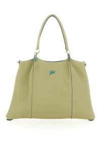 Borsa a mano in pelle verde con dettagli blu, caratterizzata da una texture liscia, due manici e una chiusura con zip. Il logo del marchio è visibile sul davanti.