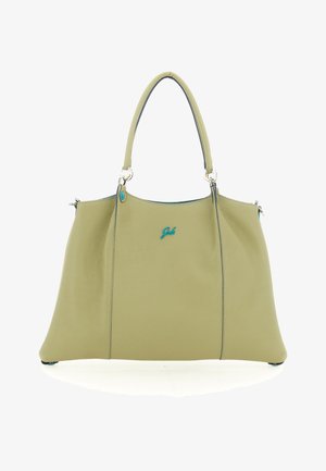 Borsa a mano in pelle verde con dettagli blu, caratterizzata da una texture liscia, due manici e una chiusura con zip. Il logo del marchio è visibile sul davanti.
