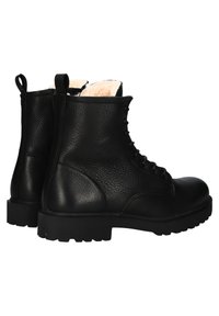Bottes en cuir noir à lacets avec semelles épaisses en caoutchouc et doublure en polaire beige clair, vues de dos et de profil.