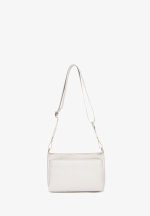 Borsa a spalla bianca in pelle con tracolla regolabile, superficie texturizzata, accessori in tono oro e chiusura con zip. Presenta un design minimalista.