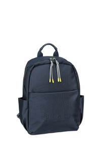 Zaino testurizzato blu navy con tasca frontale, doppie zip con puntali gialli e maniglia imbottita. Include spallacci.
