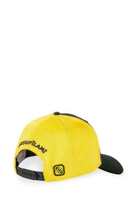 Casquette de baseball jaune avec une visière noire. Caractéristiques : logo brodé et sangle arrière ajustable. Fabriquée en tissu durable.