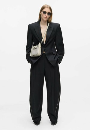 KARL LAGERFELD, KARL LAGERFELD CROSSBODY SIGNATURE SMALL RHINESTONE HOBO - Käekott - silver-coloured metal