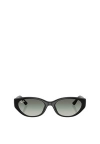 Occhiali da sole cat-eye neri con lenti grigie sfumate, montatura in plastica lucida e logo Ray-Ban sulla tempia sinistra.