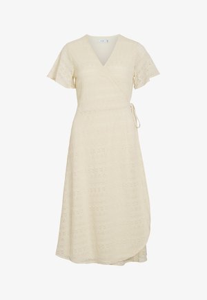 Tejfehér csipkeborítású ruha rövid fodros ujjakkal, V-nyakkivágással és oldalsó megkötéssel, midi hosszúságban.