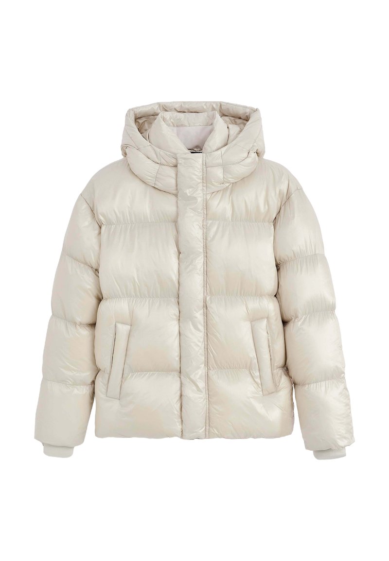 Doudoune beige clair avec une finition brillante, des poignets à côtes, des poches avant et un col haut avec une capuche attachée.