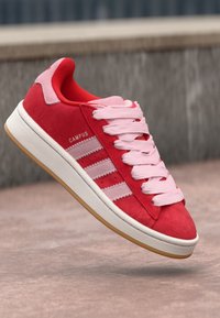 Unselected, better scarlet/clear pink/footwear white