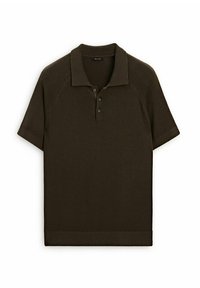 Brązowa koszulka polo z krótkim rękawem, żeberkowanym kołnierzykiem, plisą na guziki i żeberkowanym dołem. Wykonana z teksturowanej dzianiny.